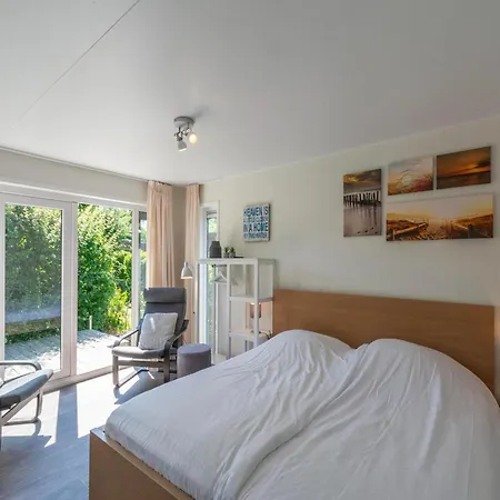 Near Dutch With Pool Semesterbostad *