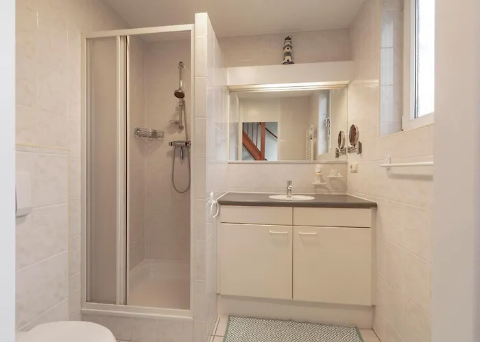 Near Dutch With Pool *