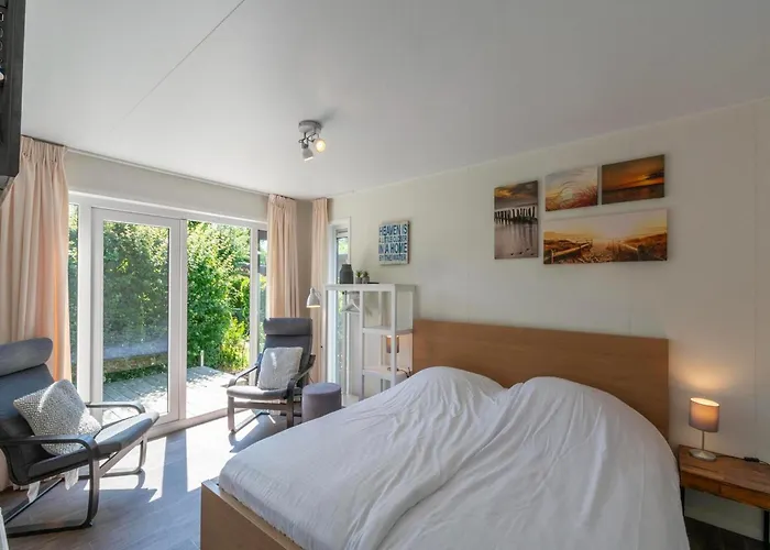 Near Dutch With Pool Semesterbostad *