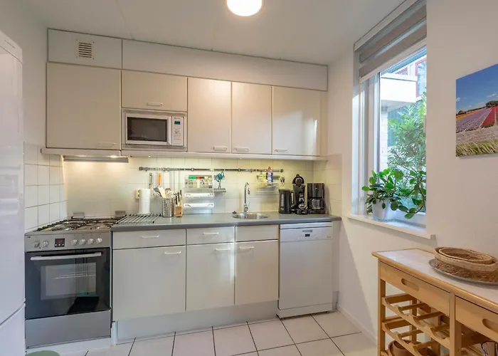 Near Dutch With Pool Semesterbostad