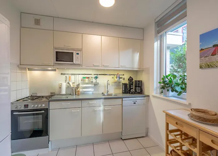 Semesterbostad Near Dutch With Pool Sint Maartensvlotbrug