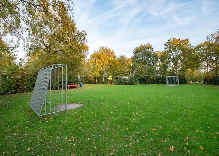 Near Dutch With Pool Semesterbostad