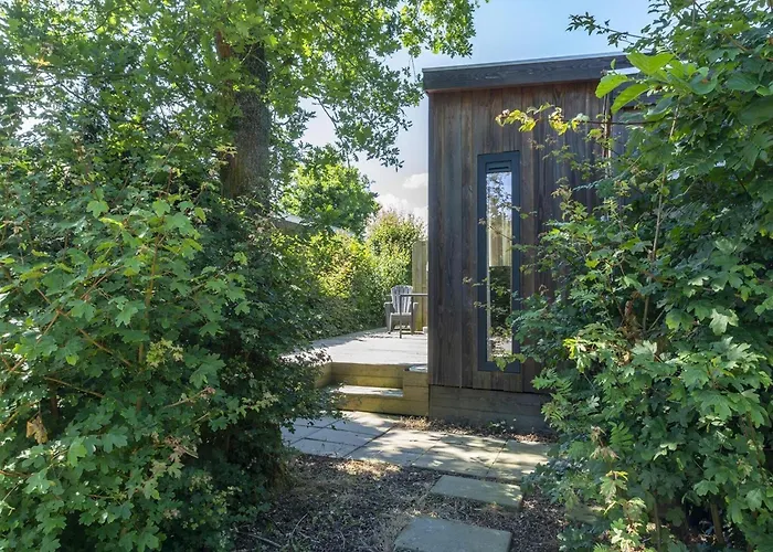 Near Dutch With Pool Semesterbostad *