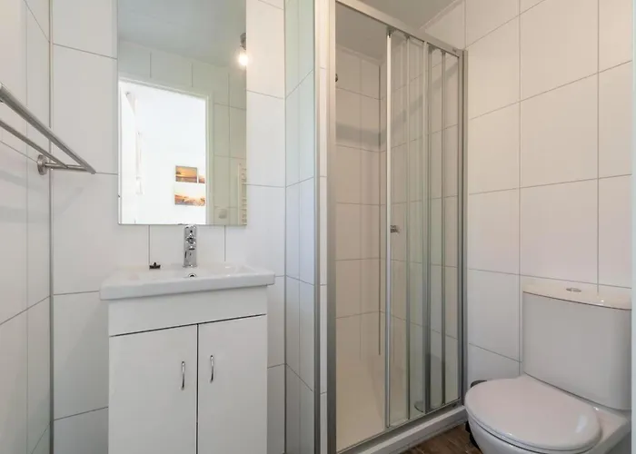 Near Dutch With Pool Semesterbostad