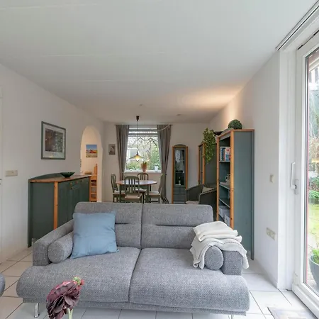 Near Dutch With Pool 度假居